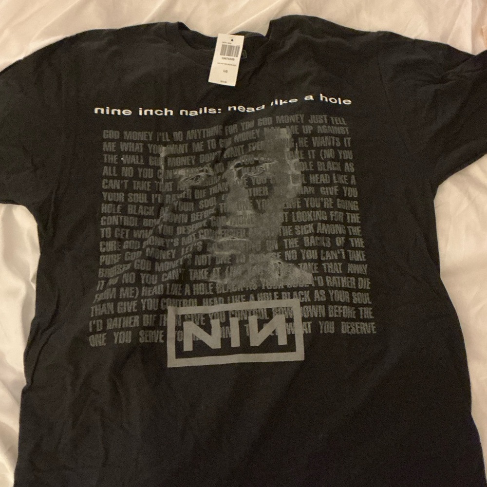 Men’s brand new Nine inch nails hot topic shirt